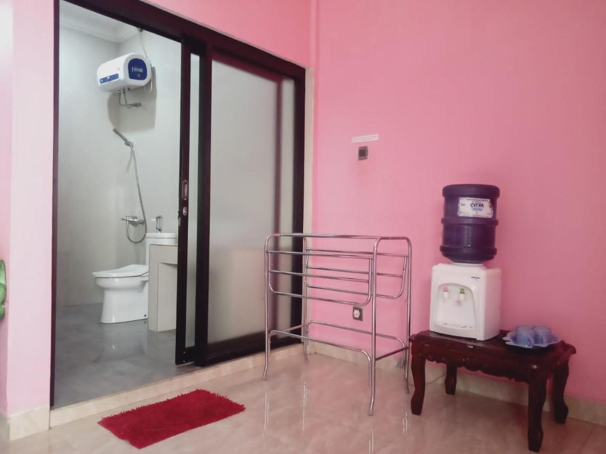 Almira Homestay Jambi Ngoại thất bức ảnh